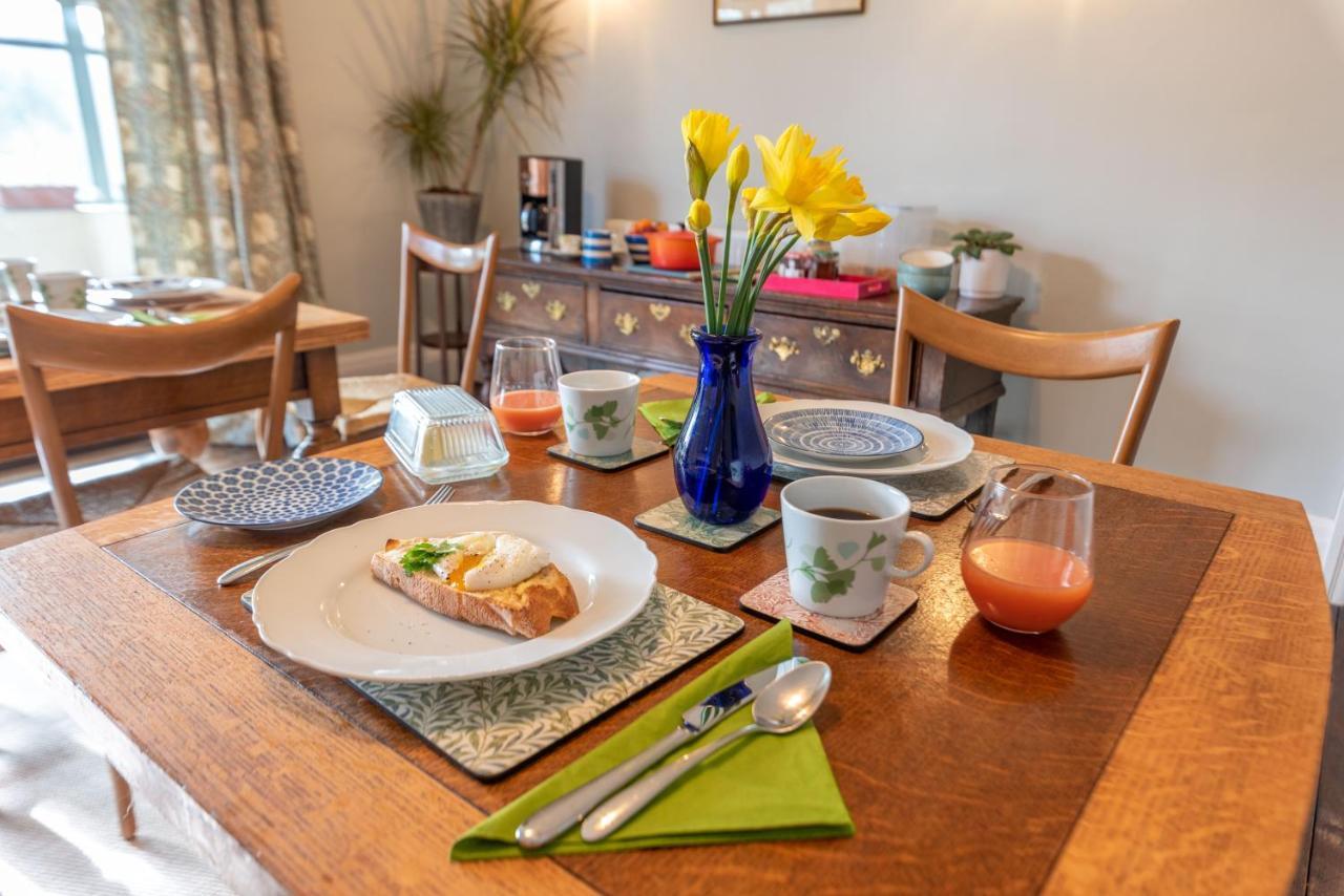 Bed and Breakfast Nutsford House Далвертон Экстерьер фото